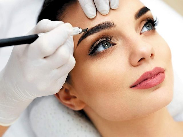 Microblading: avantages et inconvénients des sourcils semi-permanents