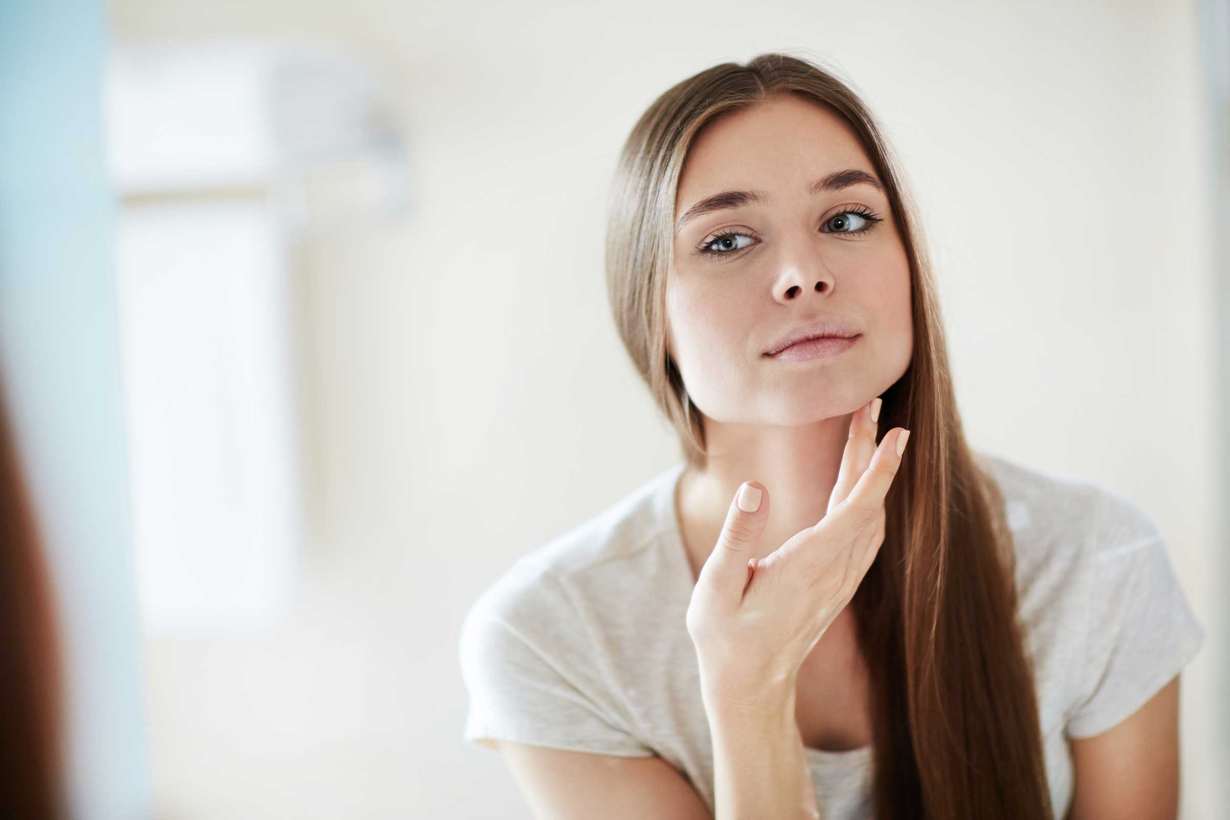 Comment gérer le sébum sur le visage et les cheveux ?